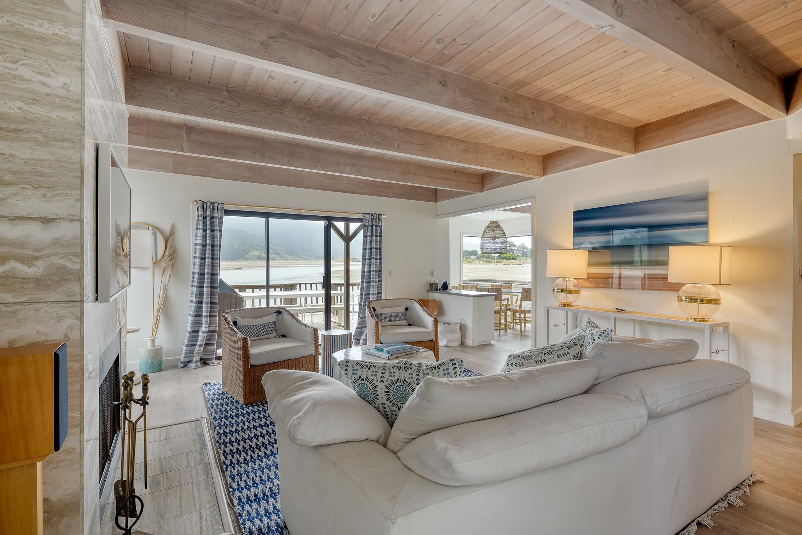 A bright living room prepared for a Solandis guest arrival